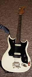 Hagstrom II white, modified.jpg